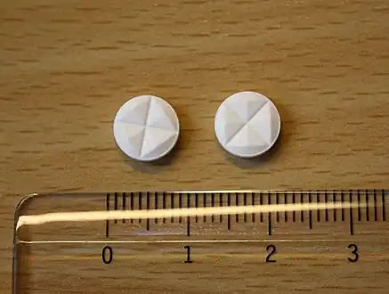 Marcoumar 3&nbsp;mg tablets (scale in cm)