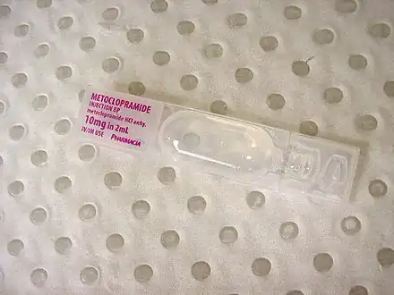 Plastic ampoule of metoclopramide
