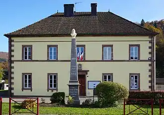 The town hall in Ternuay