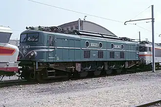 A later 2D2 9100 with a flat-fronted body style