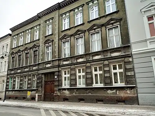 Elevation onto the street