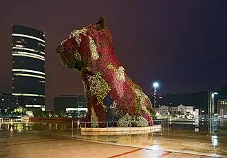 Puppy by Jeff Koons in front of the museum