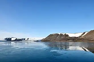 Bolshevik Island: Akhmatov Fjord (79°30‘N, 103°12‘E)