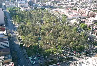 View of the park before the 2012 rehabilitation. Note the many street vendors.