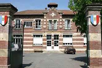 The town hall in Angicourt