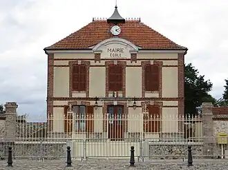 The town hall in Bassevelle