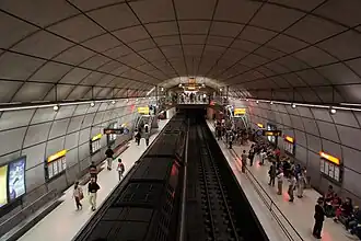 Abando station has the usual design for cavern stations.