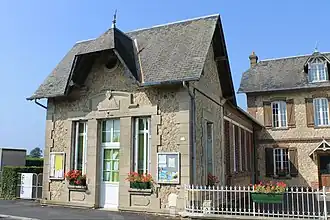 The town hall in Branville