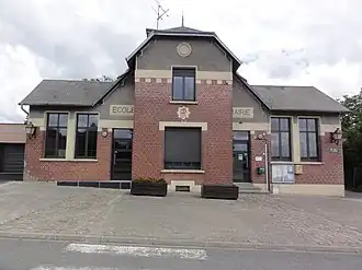 The town hall and school of Bray-Saint-Christophe
