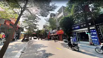 A road in Chúc Sơn township.