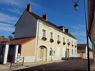 The town hall in Chichery