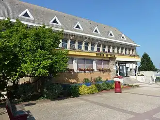 The town hall of Courcelles-lès-Lens