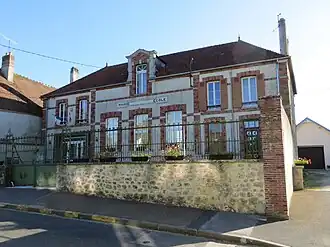 The town hall in Courgivaux