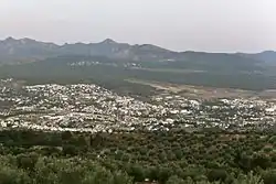 Cájar on the right