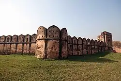 Corner towers