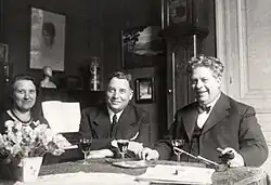 De Pillecyn (middle) Felix Timmermans (right) and Marieke Janssens (left)
