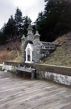 The fountain.