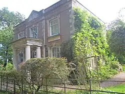 Gate lodge