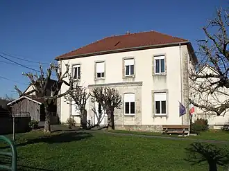 The town hall in Geney
