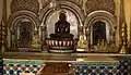 Hanumantal Bada Jain Mandir, Jabalpur, vedi with Kalachuri period, Mughal period and Maratha period images