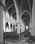 Side aisle