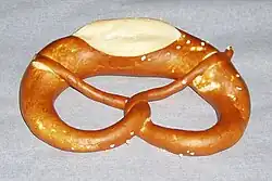 Laugenbrezel, observe the cut[17]