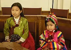 Saeongdong jeogori and saekdong gulle (hat)
