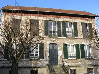 The town hall of Le Perchay