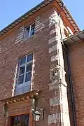 Angle pilaster.