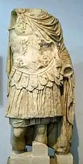Loricate statue between "room I" and "room II"
