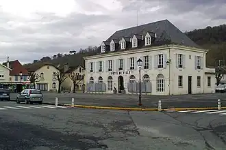The town hall of Gan