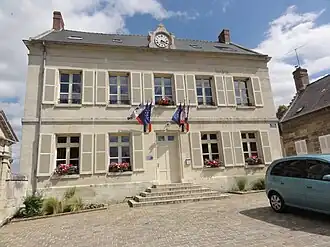 The town hall and school of Montigny-Lengrain