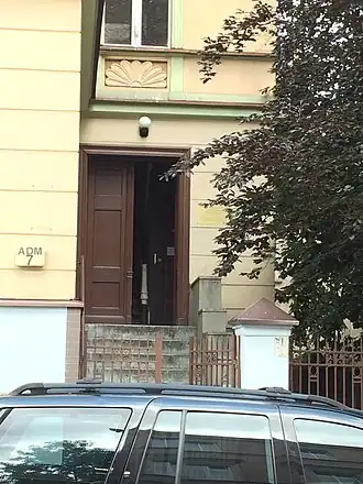 Entry gate