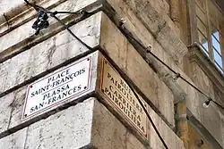 Bilingual (French/Niçois) wall-mounted street signs in Nice, France