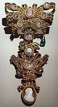 Castellani golds, made in imitation of the ancient in part by incorporating original materials, 19th century, brooch 01
