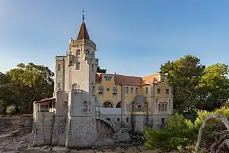 {{Early 20th Century house on the edge of Cascais town centre}}