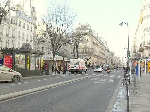 Le Marais, Rue de Rivoli, and Saint-Paul (Paris Métro); in the distance are the Hôtel de Ville and the Tour Saint-Jacques