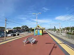 Queens Park station platform