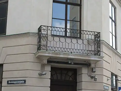 Detail of the iron railing on the first floor.