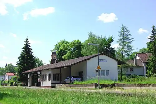 Single-story building