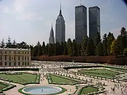 Versailles in front of the World Trade Center