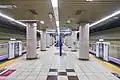 Hanzomon Line platform