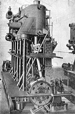 Vertical triple-expansion engine of USS&nbsp;Wisconsin&nbsp;(BB-9). The typical vertical engine arrangement of cylinder, piston rod, connecting rod and crankshaft can clearly be seen in this photo.