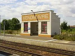 Train station: shelter