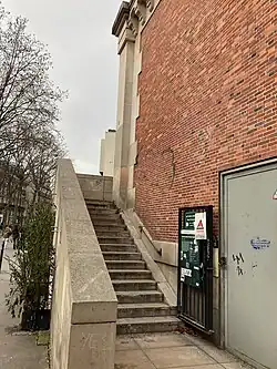 Entry staircase on the rue de Lyon