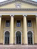 The entrance with the family coat of arms